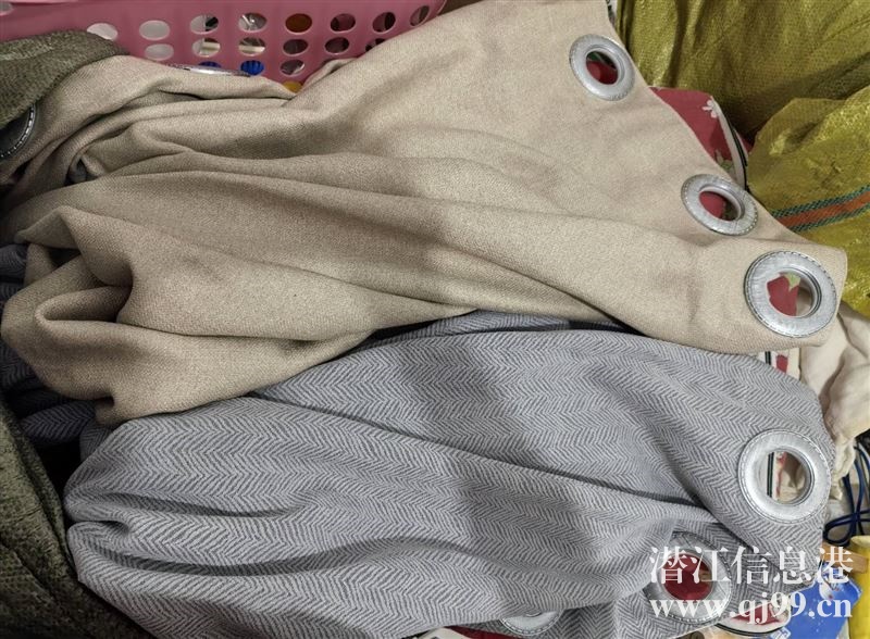 落地窗帘遮光隔音。